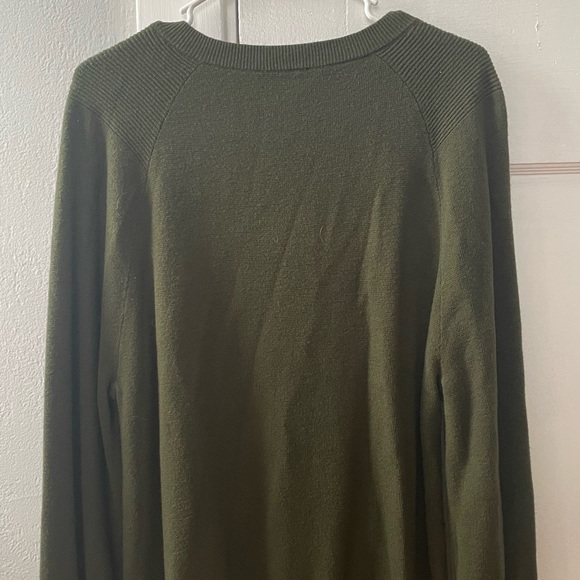 ANN TAYLOR unique Button Detail Olive Green Sweater In LP/PETITE - Picture 2 of 6